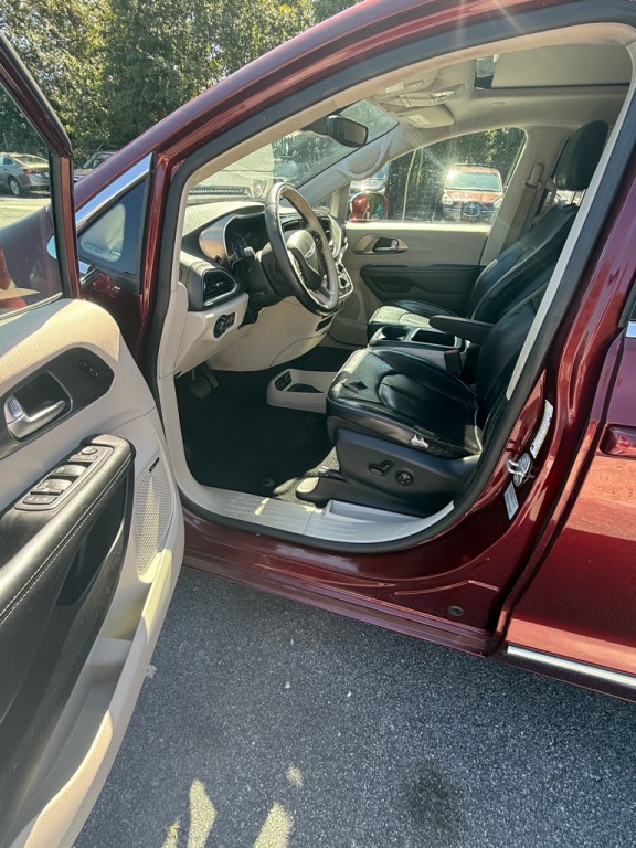 2017 Chrysler Pacifica Image 6