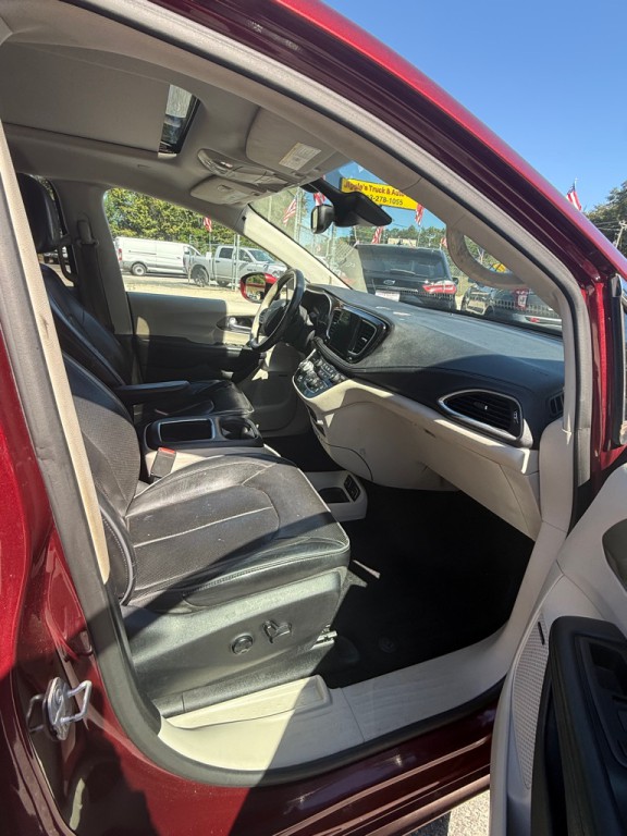 2017 Chrysler Pacifica Image 7