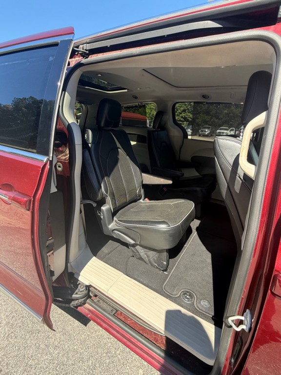 2017 Chrysler Pacifica Image 8