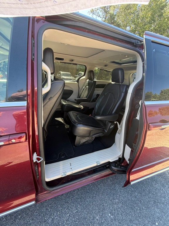 2017 Chrysler Pacifica Image 9