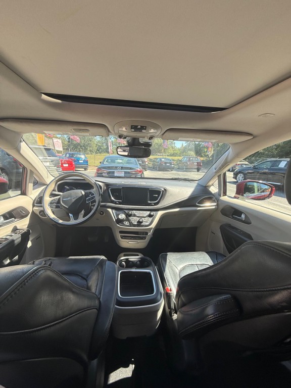 2017 Chrysler Pacifica Image 11