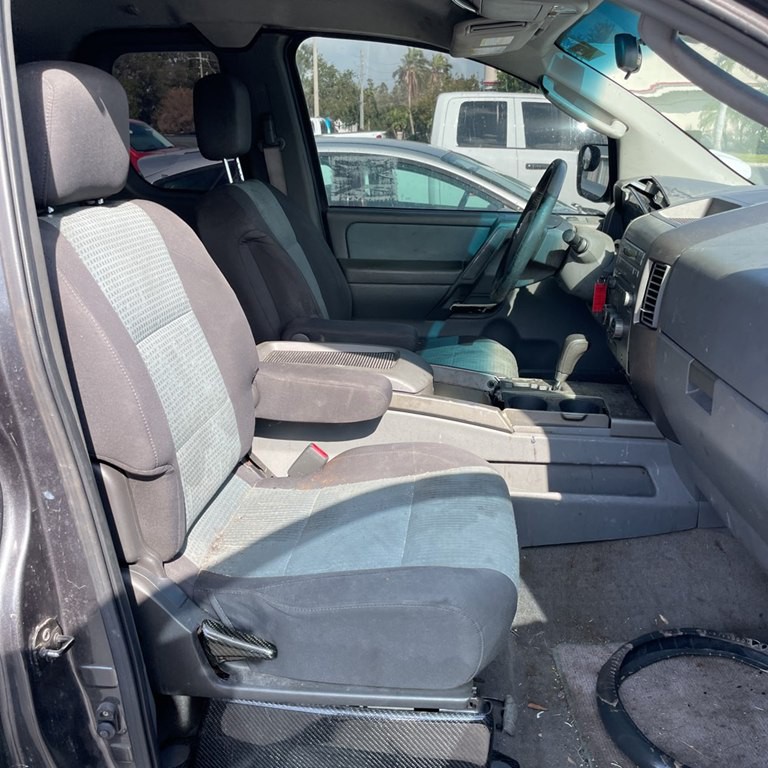 2005 Nissan Titan Image 4