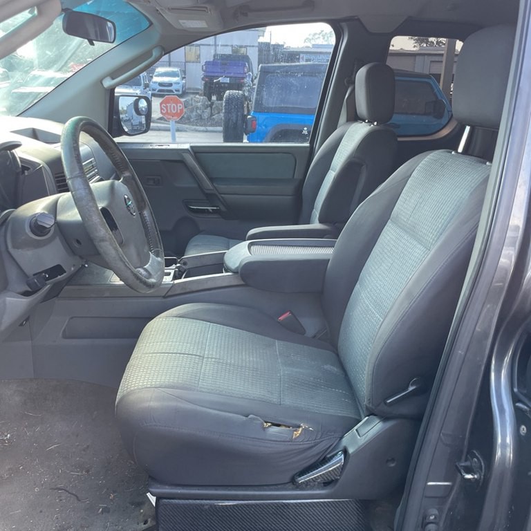 2005 Nissan Titan Image 5