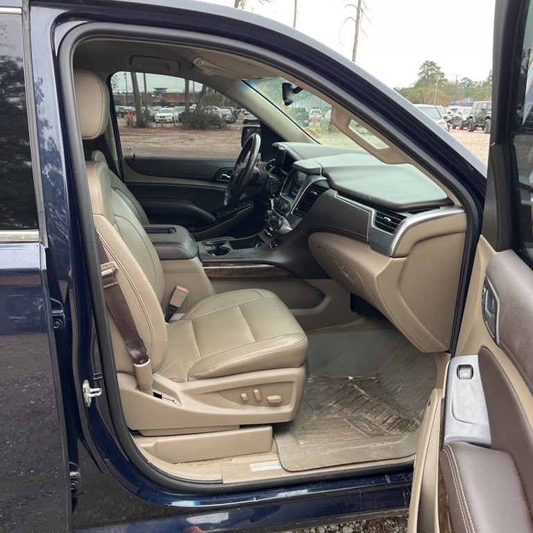 2017 Chevrolet Tahoe Image 2