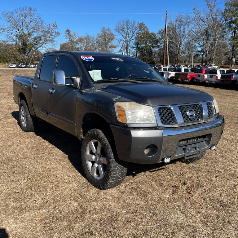 2005 Nissan Titan Image 2