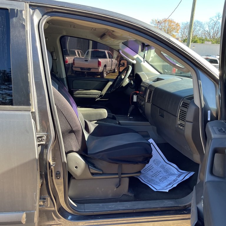 2005 Nissan Titan Image 6