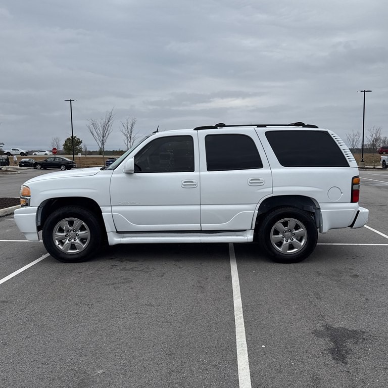 2005 GMC Yukon Image 1