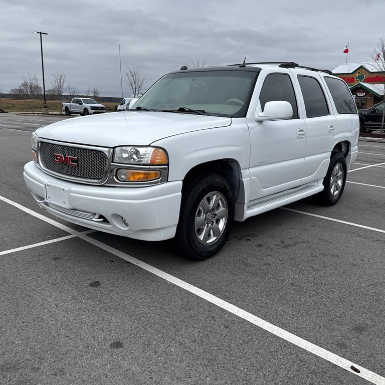 2005 GMC Yukon Image 2