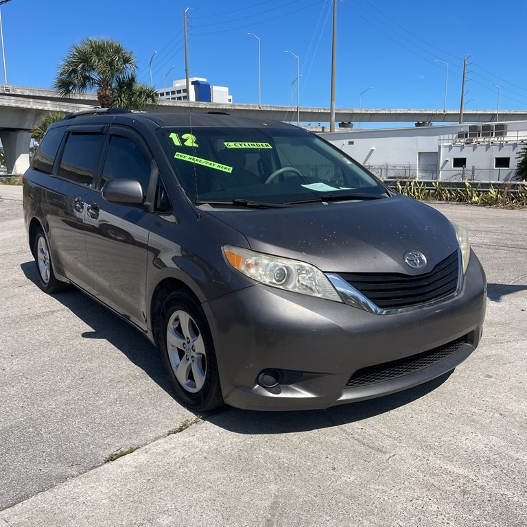 2012 Toyota Sienna Image 10