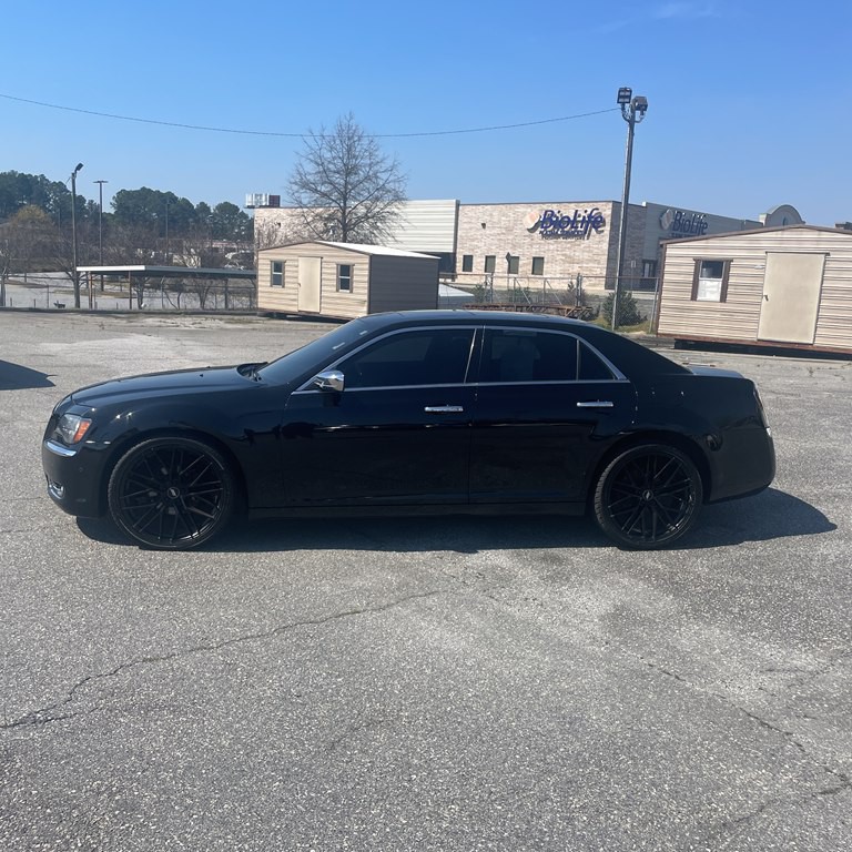 2012 Chrysler 300 Image 2