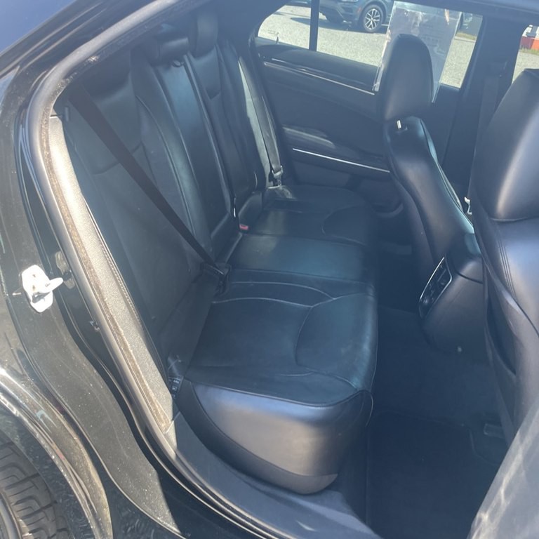 2012 Chrysler 300 Image 4