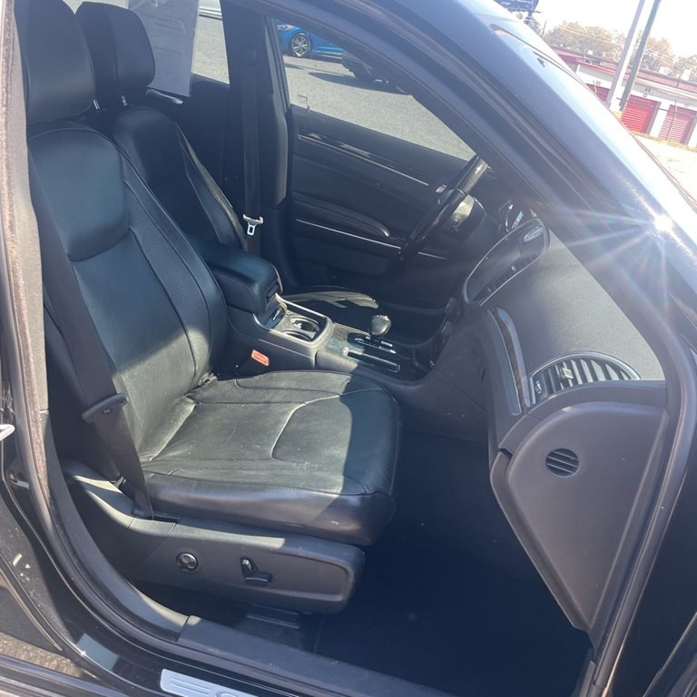 2012 Chrysler 300 Image 5