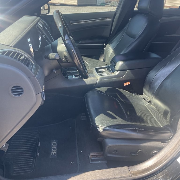 2012 Chrysler 300 Image 6