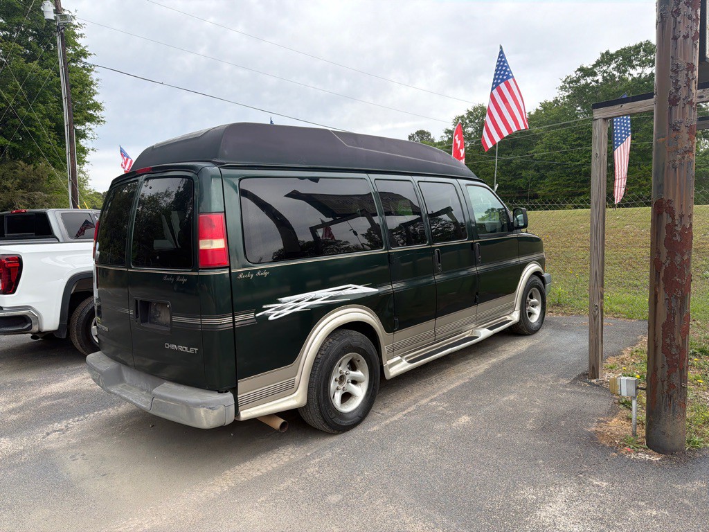 2003 Chevrolet Express Image 3