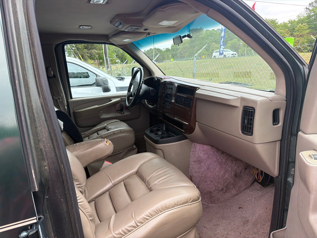 2003 Chevrolet Express Image 4