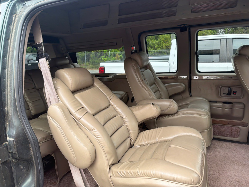 2003 Chevrolet Express Image 5