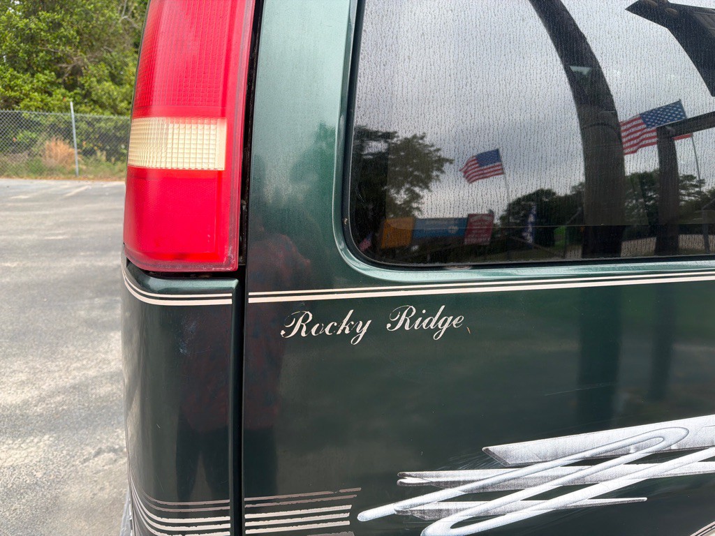 2003 Chevrolet Express Image 6