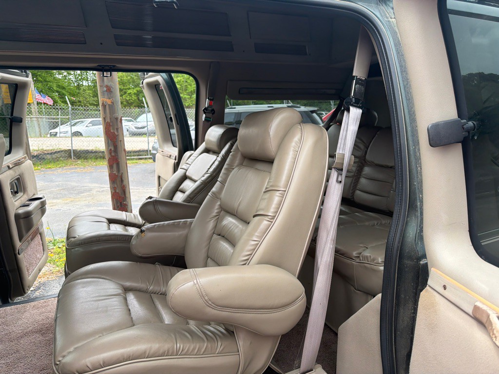 2003 Chevrolet Express Image 7