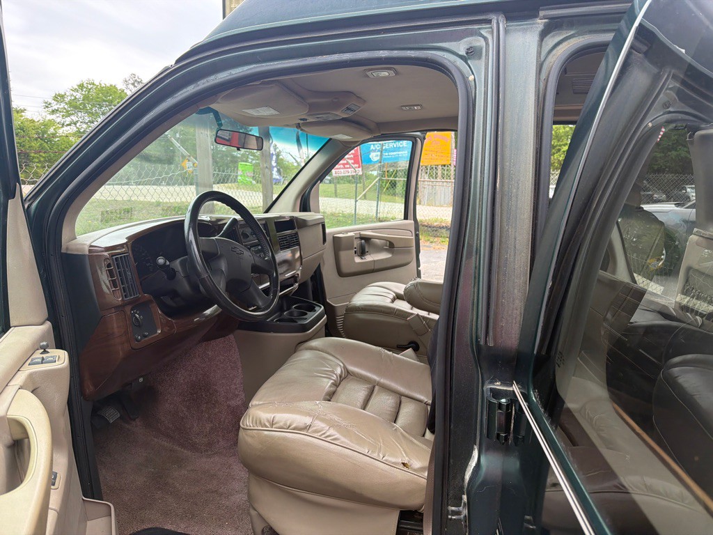 2003 Chevrolet Express Image 8