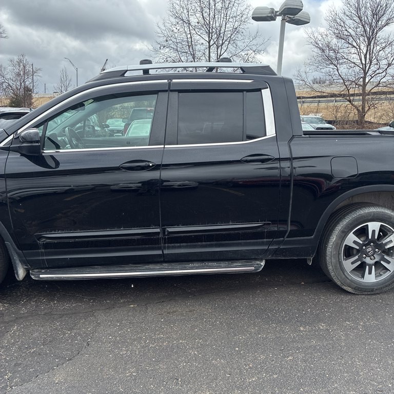 2017 Honda Ridgeline Image 2