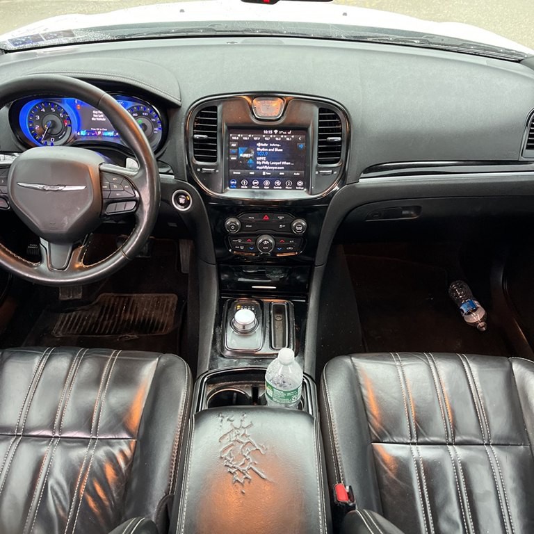 2019 Chrysler 300 Image 2