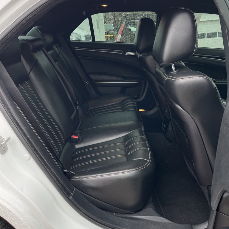 2019 Chrysler 300 Image 4