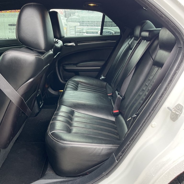 2019 Chrysler 300 Image 8