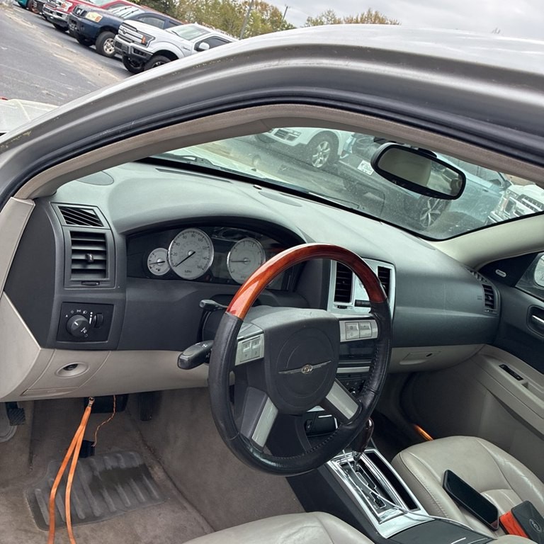 2006 Chrysler 300 Image 5