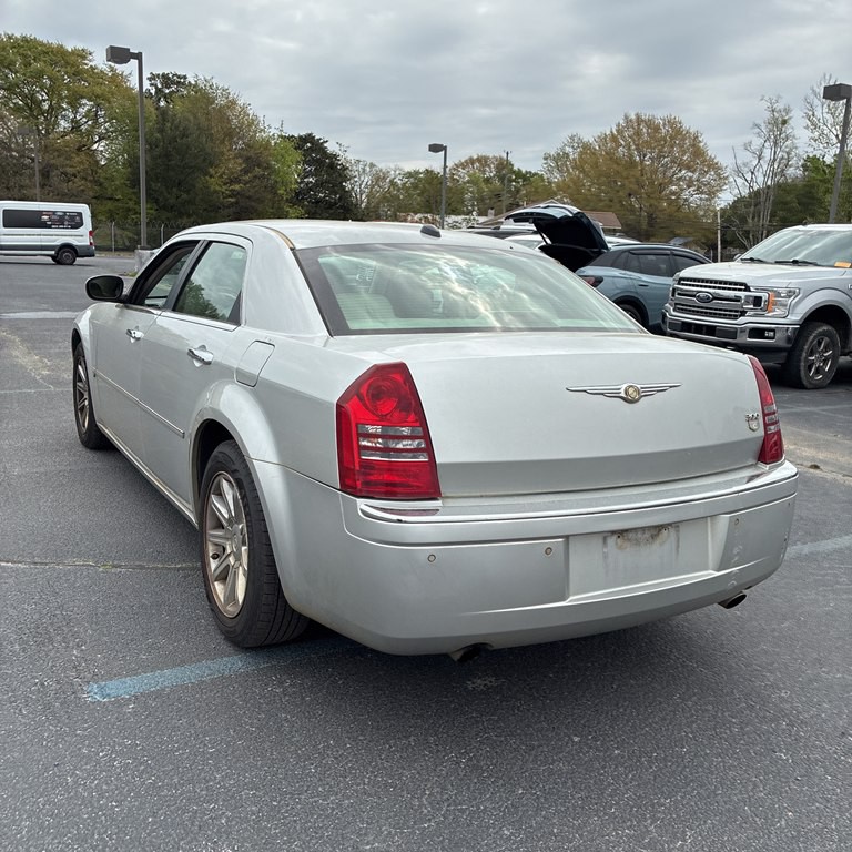 2006 Chrysler 300 Image 6