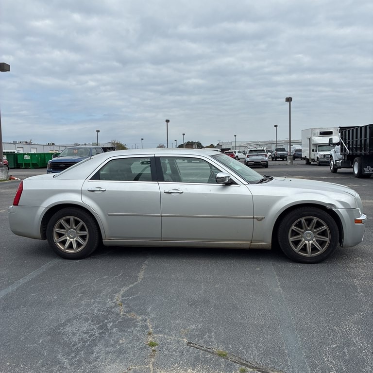 2006 Chrysler 300 Image 7
