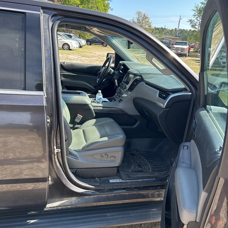 2016 Chevrolet Suburban Image 1