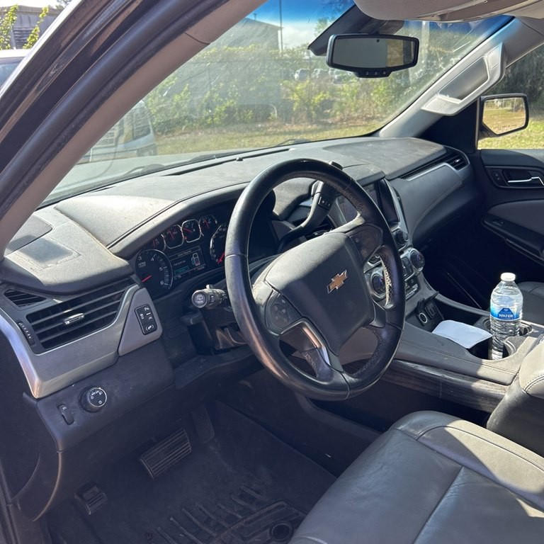 2016 Chevrolet Suburban Image 2