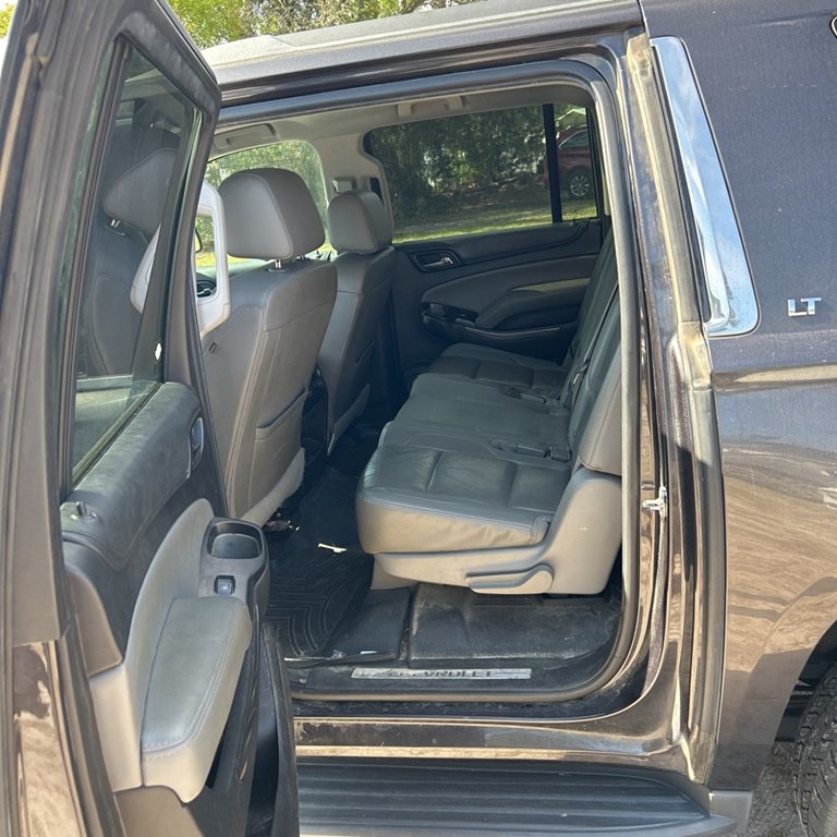 2016 Chevrolet Suburban Image 3