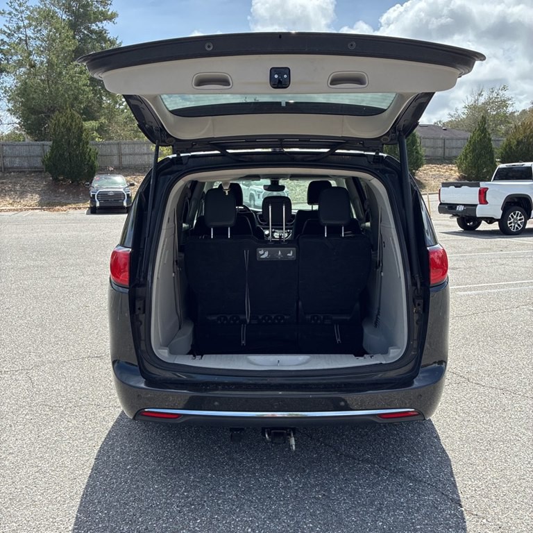 2019 Chrysler Pacifica Image 2