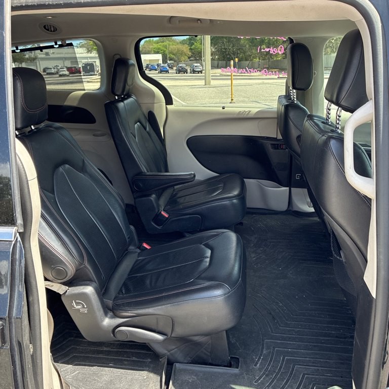 2019 Chrysler Pacifica Image 11