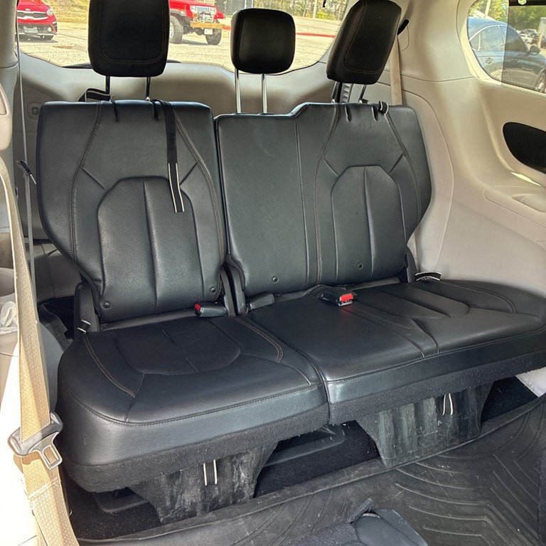 2019 Chrysler Pacifica Image 16