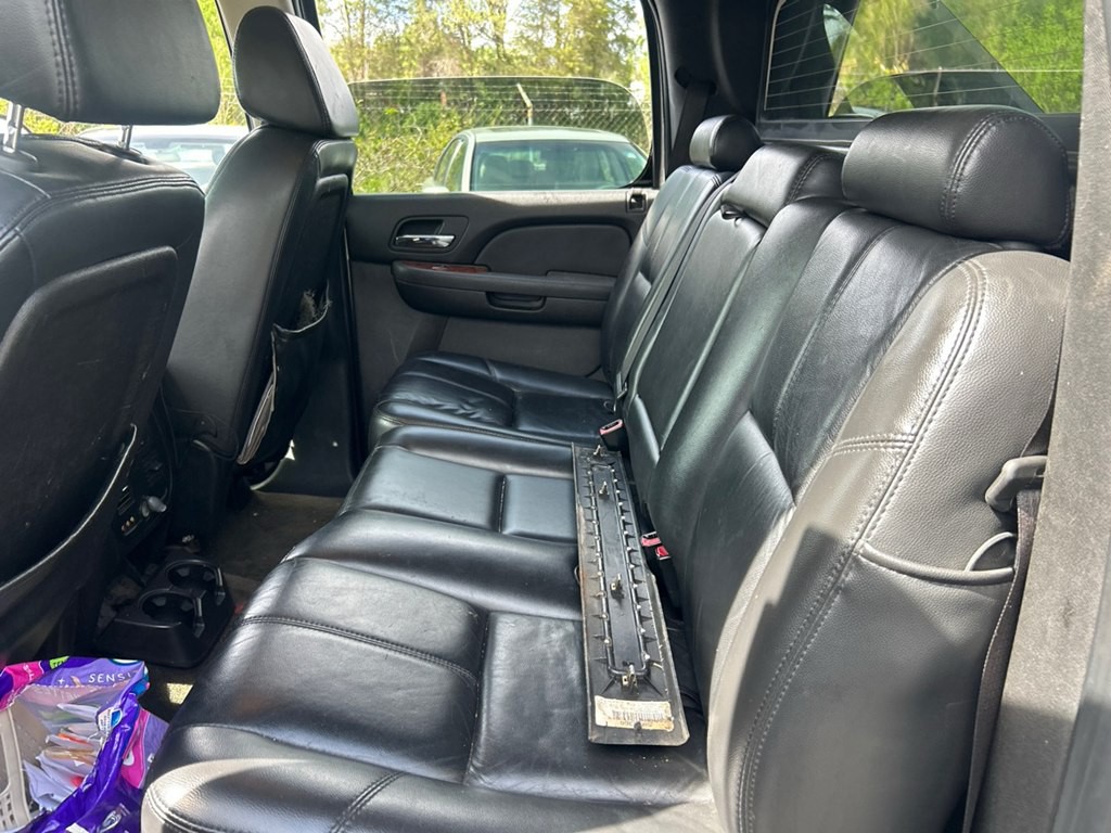 2008 Chevrolet Avalanche Image 2