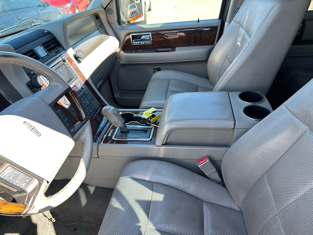 2013 Lincoln Navigator Image 3