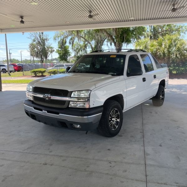 2005 Chevrolet Avalanche Image 1
