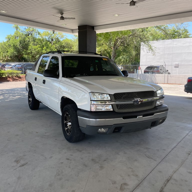 2005 Chevrolet Avalanche Image 3