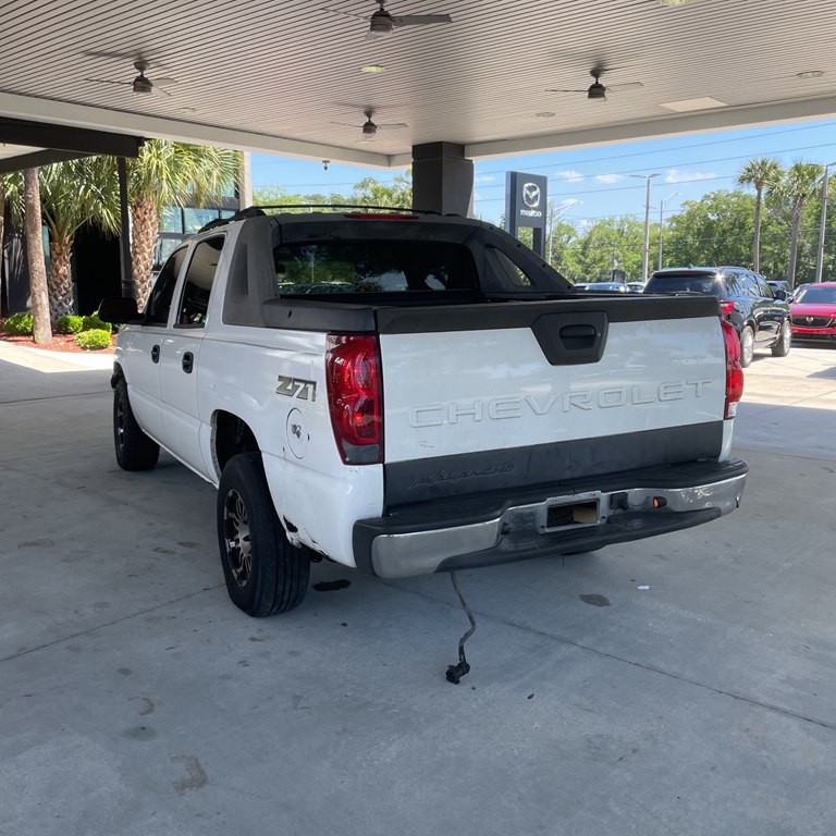 2005 Chevrolet Avalanche Image 4