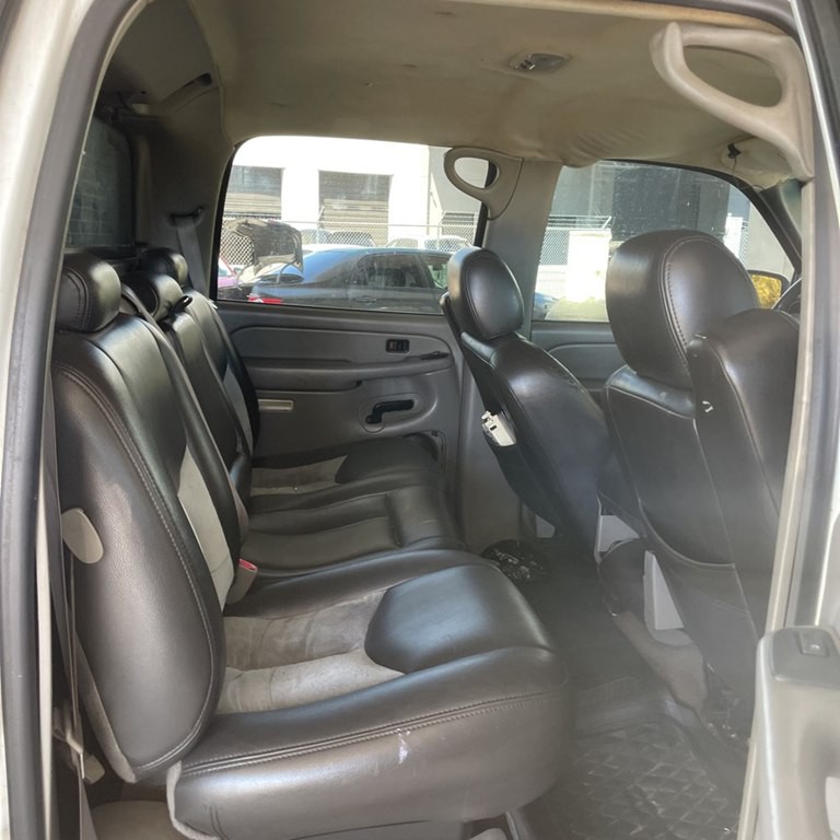2005 Chevrolet Avalanche Image 8