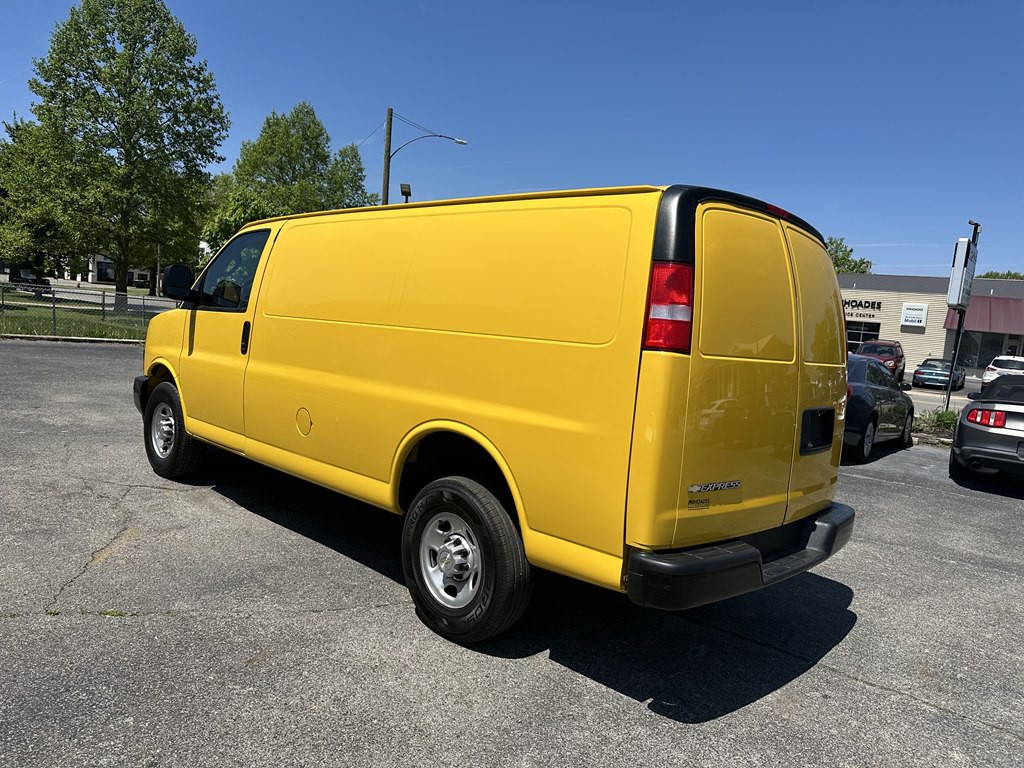 2022 Chevrolet Express Image 3