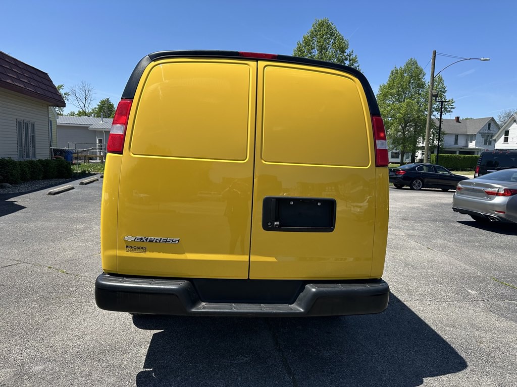 2022 Chevrolet Express Image 4