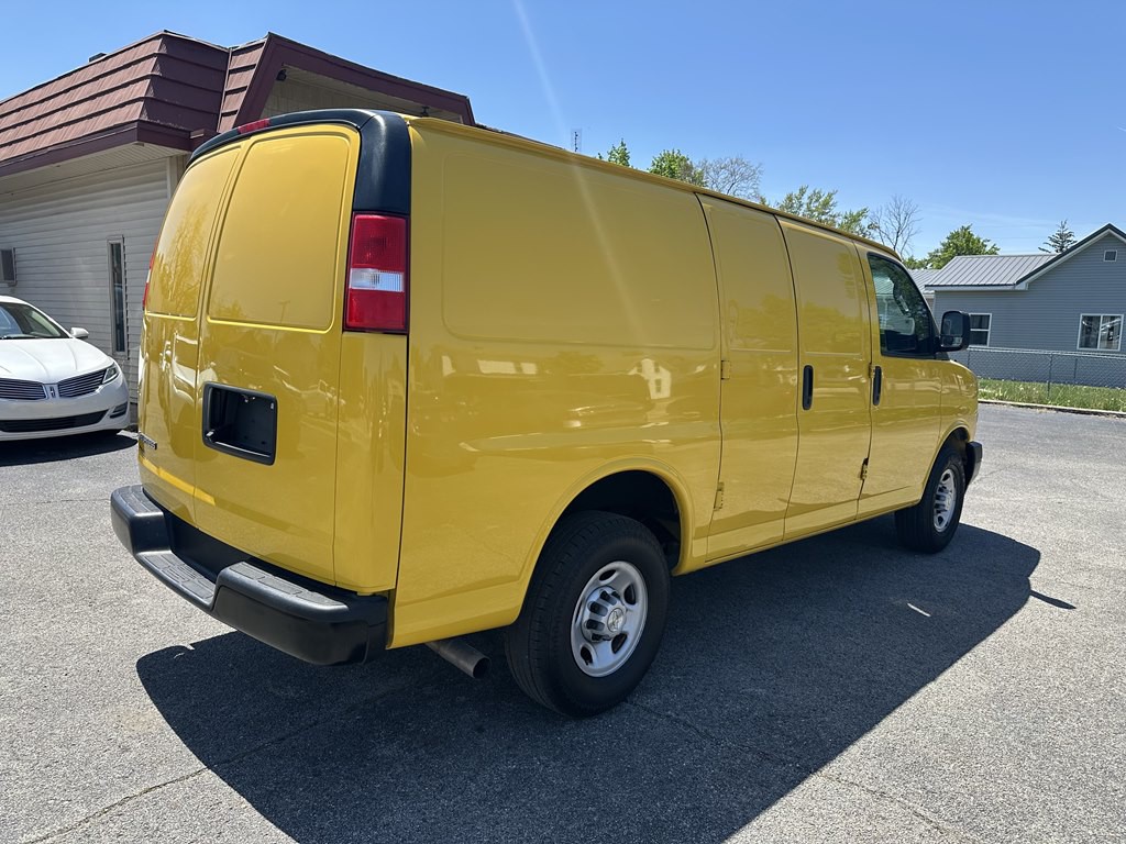 2022 Chevrolet Express Image 5