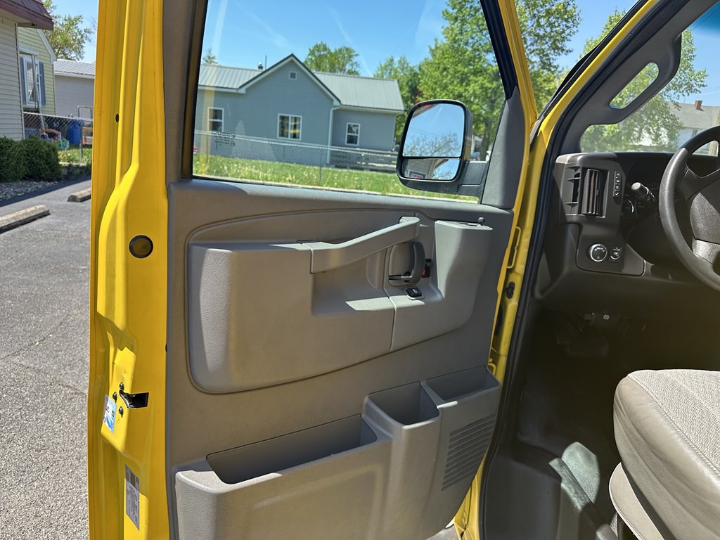 2022 Chevrolet Express Image 14