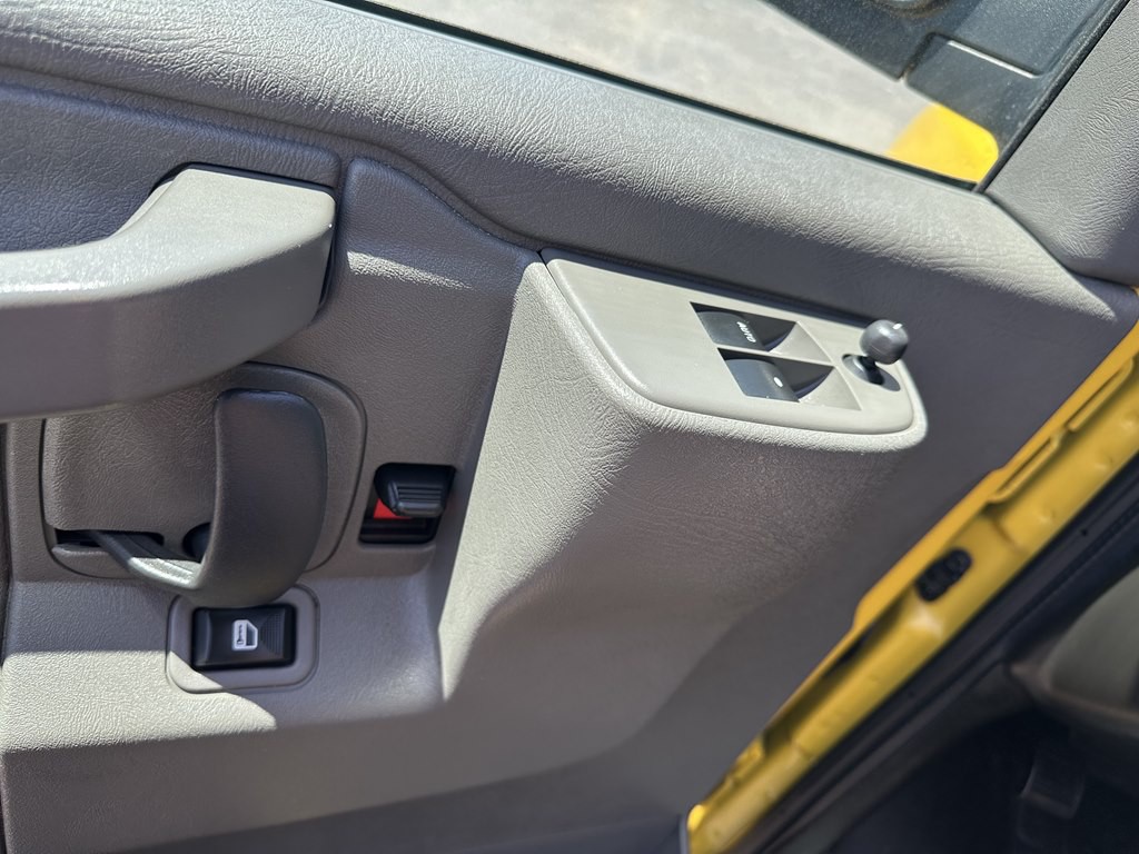 2022 Chevrolet Express Image 15