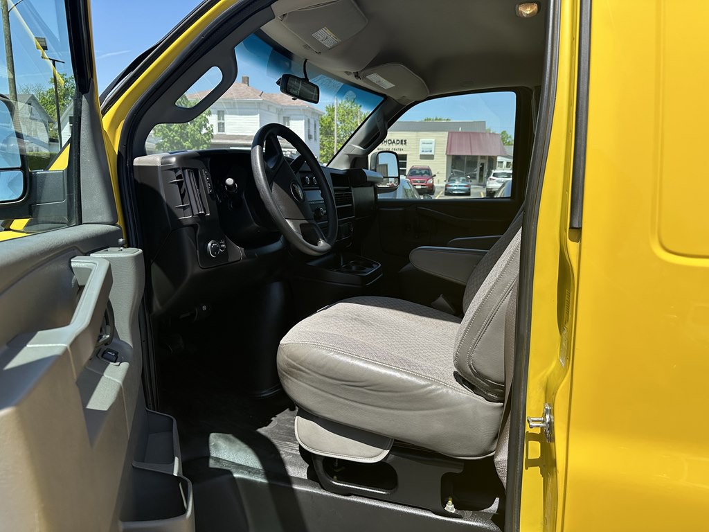 2022 Chevrolet Express Image 17