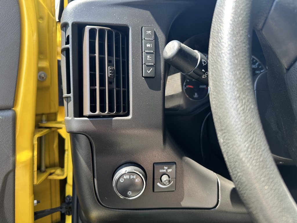 2022 Chevrolet Express Image 18
