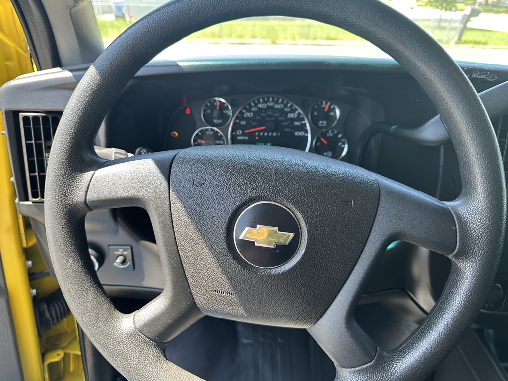 2022 Chevrolet Express Image 22
